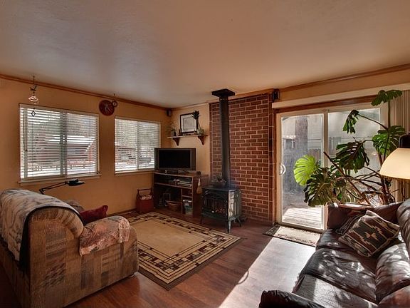 3rd image of 1796 Arrowhead Ave