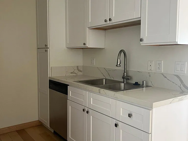 533 Ashland Ave #206 — Photo 3