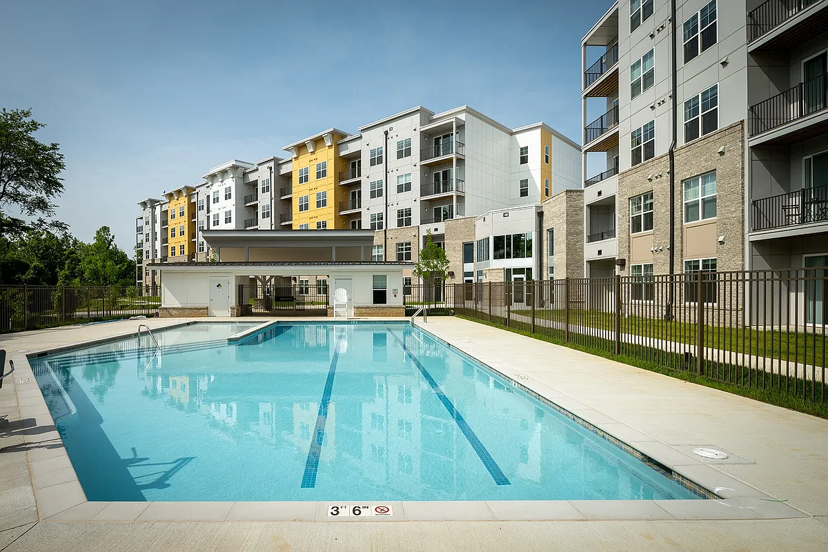 Building Photo - Woodmore Grand