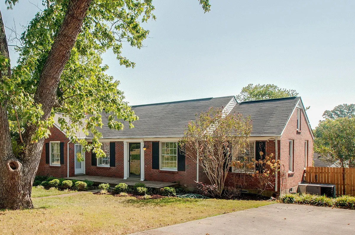 Building Photo - 708 Kendall Dr