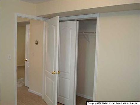 4th image of 376 Yetman Ave