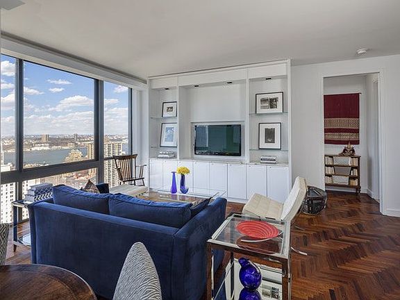 2nd image of 101 W 67th St APT 45E