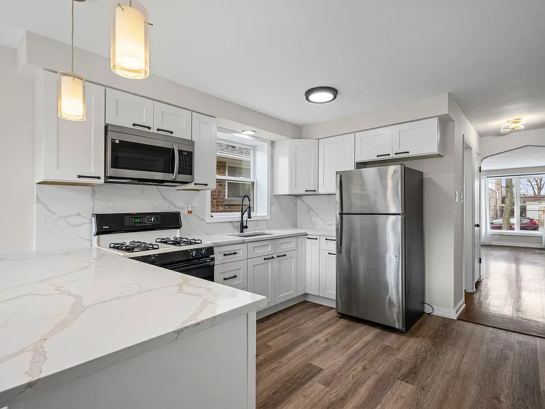 1723 W 75th Pl — Photo 11