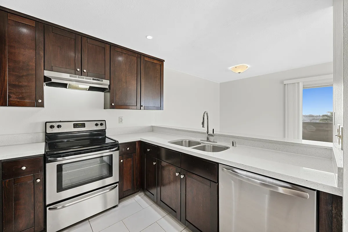 Building Photo - 1405 1st Ave