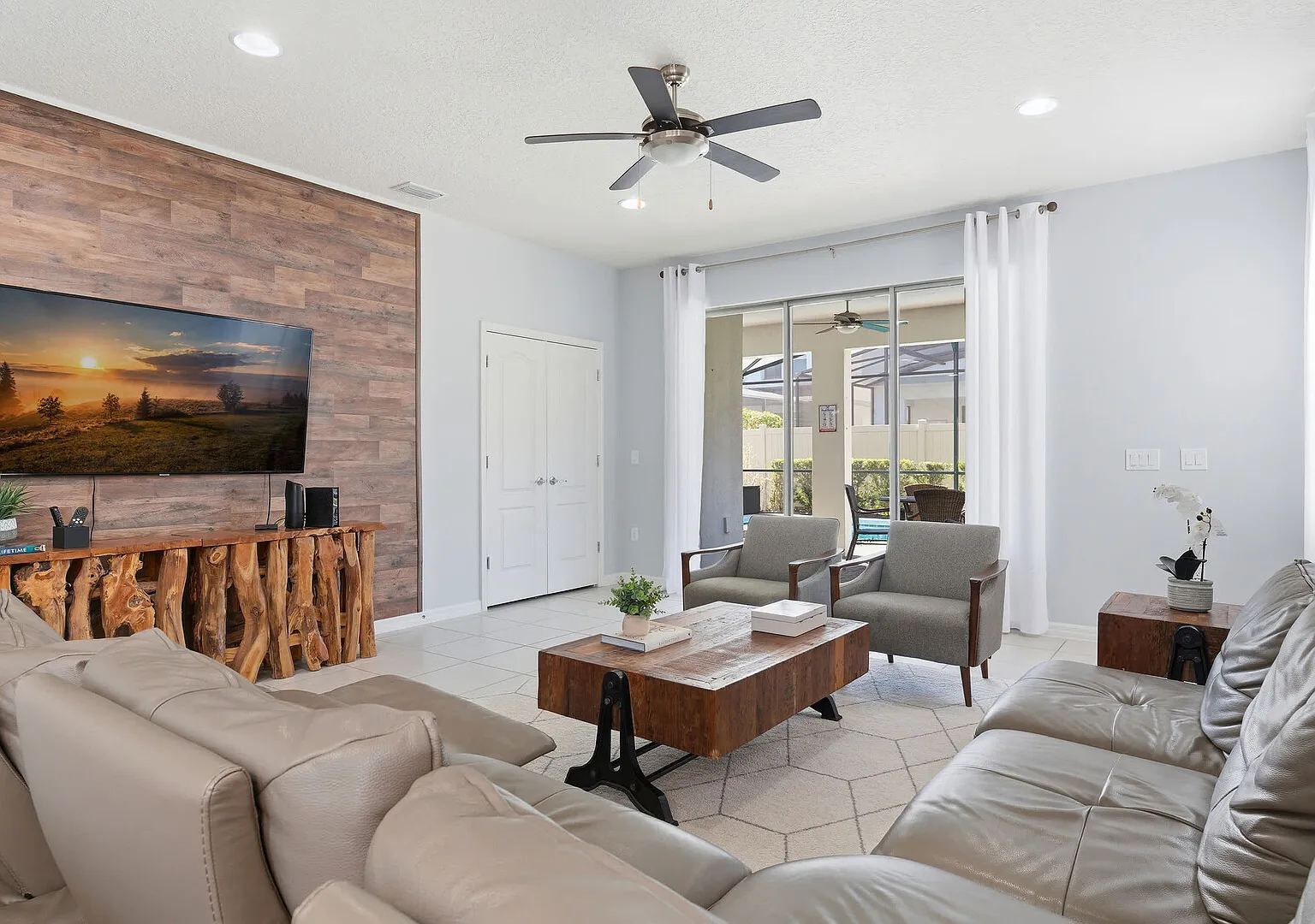 Family 6BR Home, Pool & Game Room — Photo 2