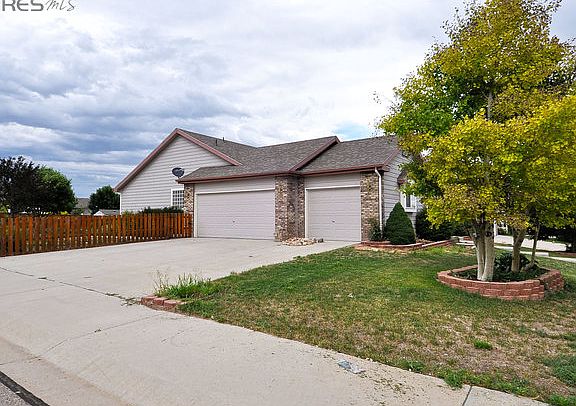 2nd image of 906 Scotch Pine Dr