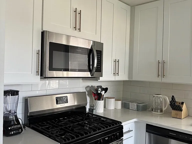 482 Martin St — Photo 11