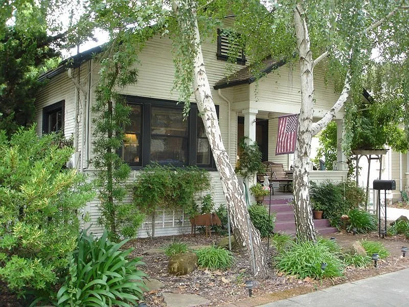 414 Warren St photo 1