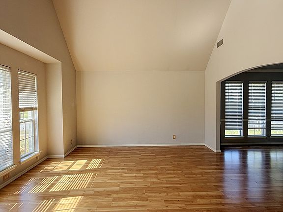 3rd image of 3036 W Norman St