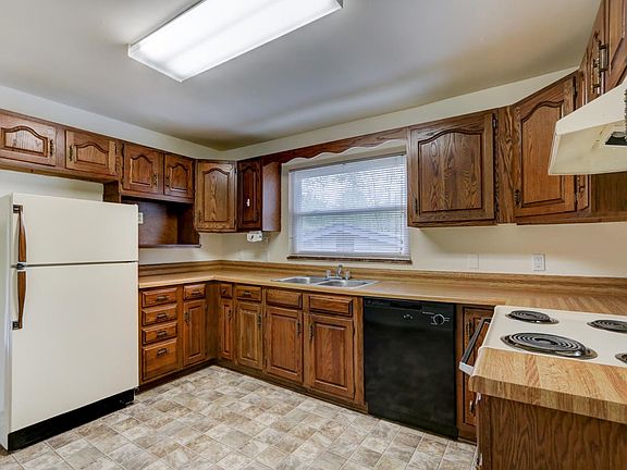 4th image of 227 Green Pine Dr