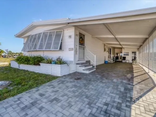 12 Hacienda Dr, Englewood, FL 34223