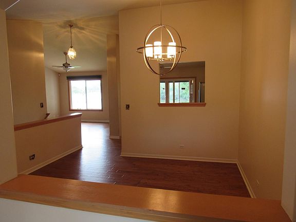 4th image of 1161 N Oakwood Dr