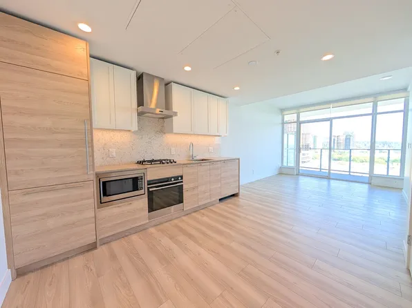 2381 Beta Ave #1305, Burnaby, BC V5C 5N1