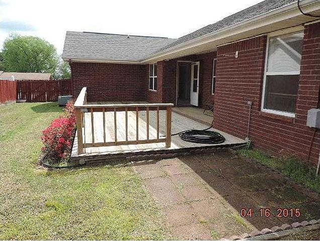 2nd image of 2502 W Commercial St