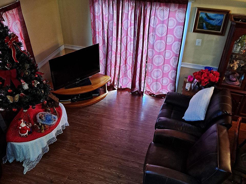 2nd image of 14 Carousel Ct