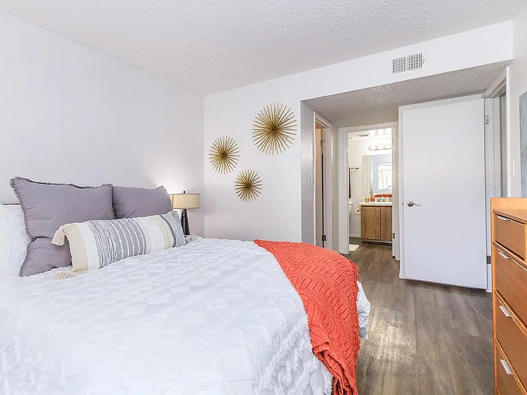 2 BED 2 BATH