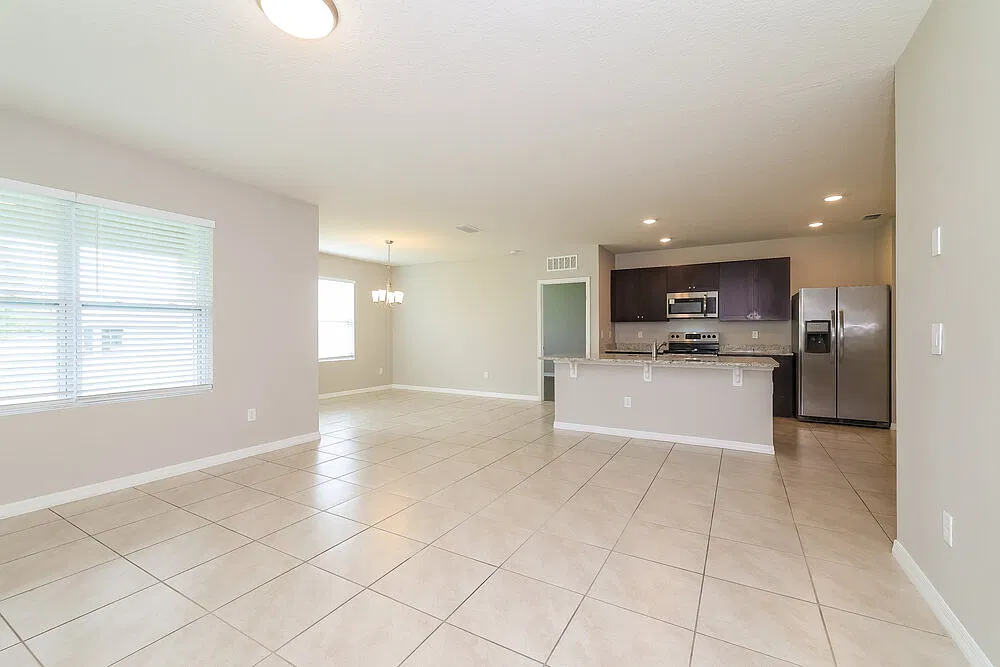 3 bed, 2.0 bath, 1711 sqft, $3,350 — Photo 4