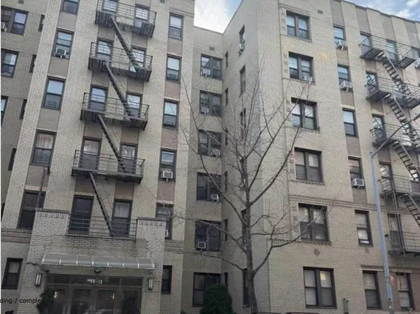 40-18 Hampton Street image 1 of 6