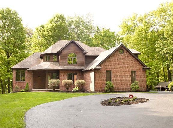3rd image of 595 Summerhill Dr