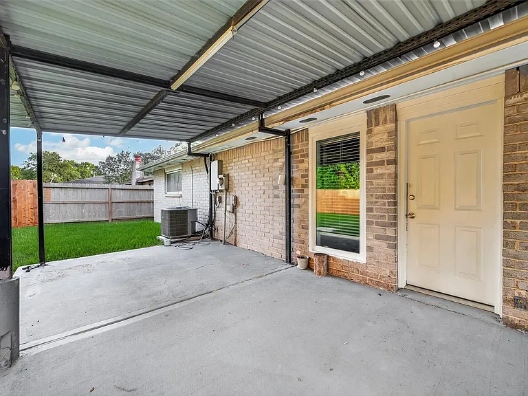 7338 Cornwall Bridge Ln — Photo 34