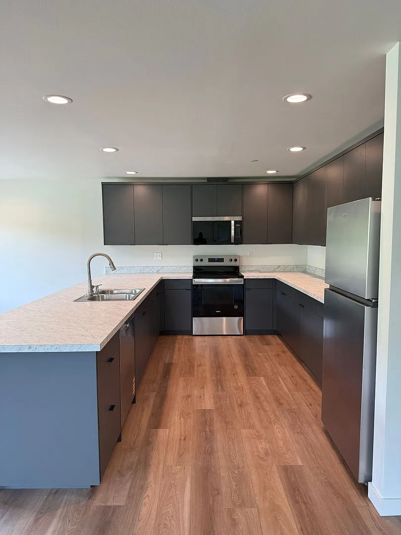 705 W Lake Samish Drive — Photo 2