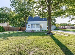 9620 Hazel St, Taylor, MI 48180