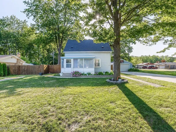 9620 Hazel St, Taylor, MI 48180