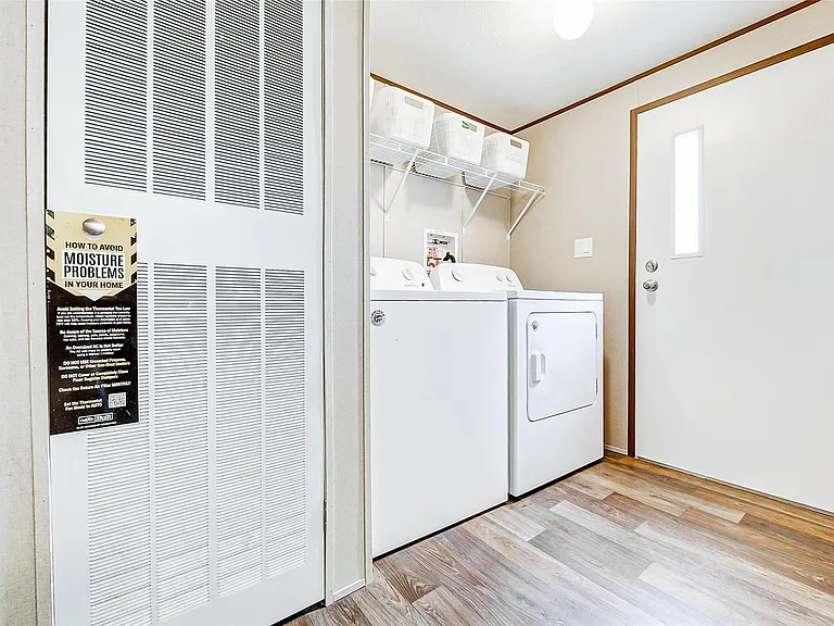 21012 Liberty St — Photo 16
