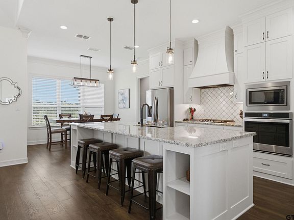 4th image of 264 Heritage Way