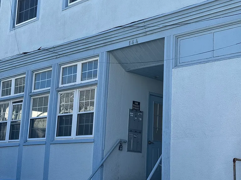 144 Valley St — Photo 1