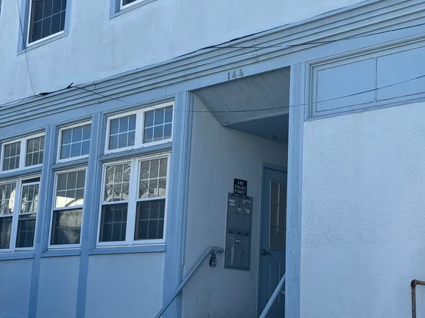 144 Valley St, Sleepy Hollow, NY 10591