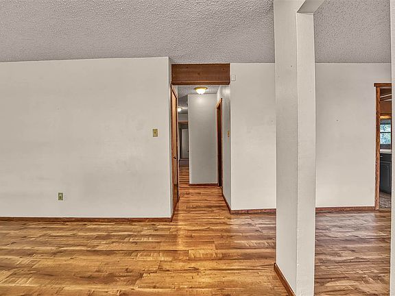 5th image of 4521 NE Highlander Cir
