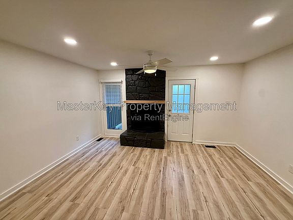 5th image of 5604 Thea Ln #B