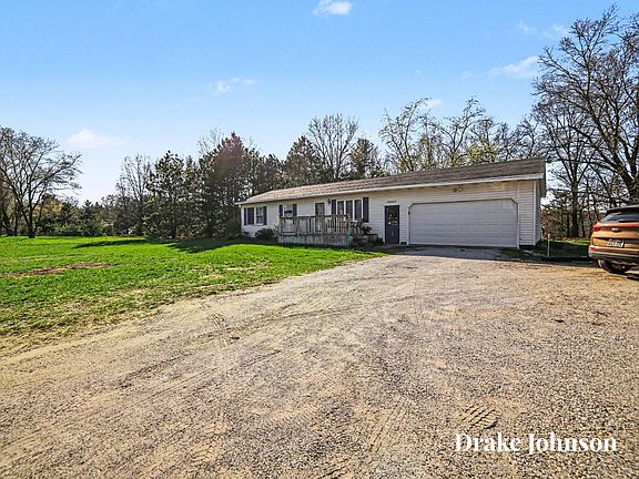 3rd image of 2475 Holton Rd