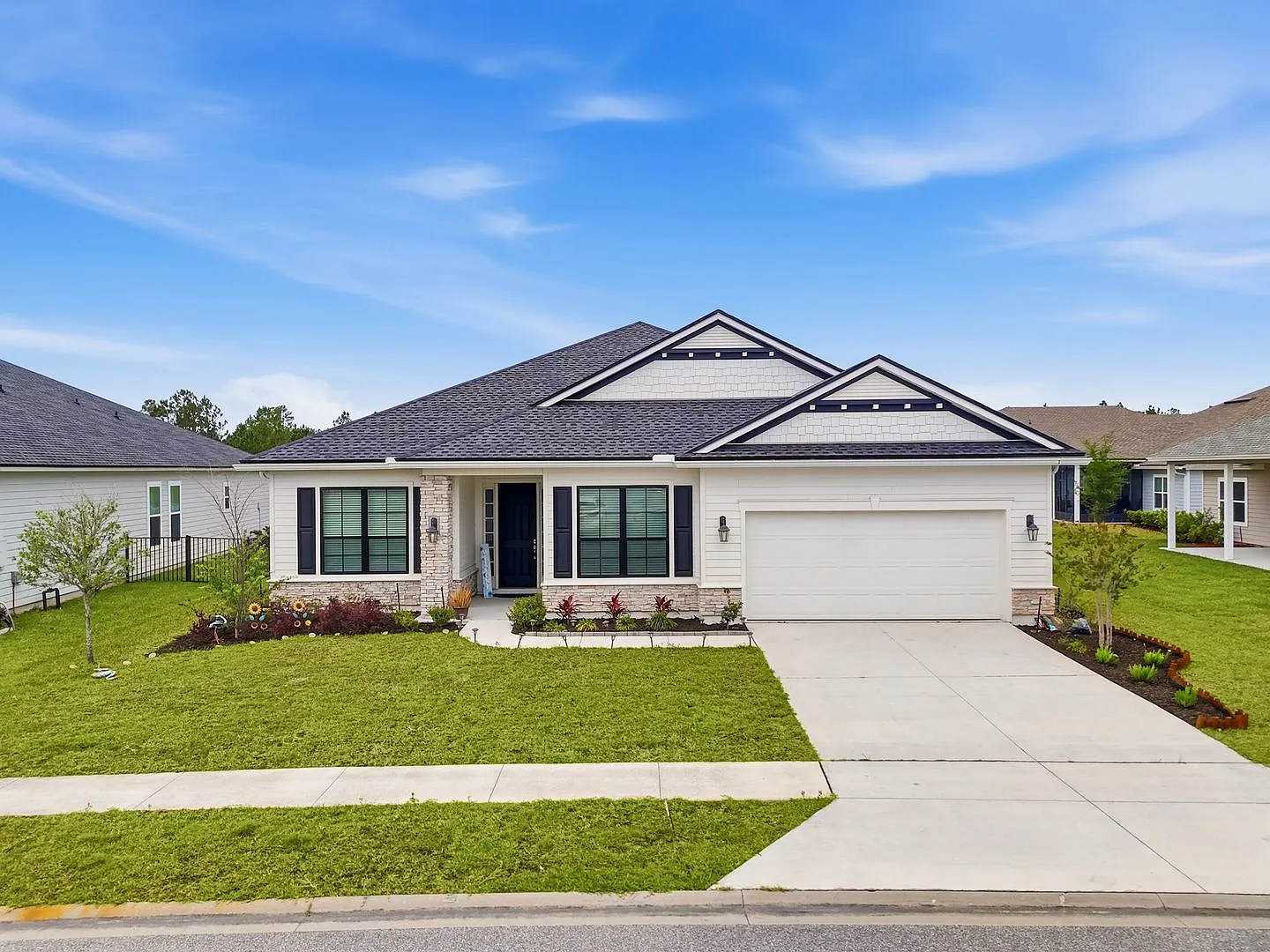 Spacious 4 Bedroom, 3 Bathroom home with an open-concept design located in the desirable Sandy Cr... — Photo 1