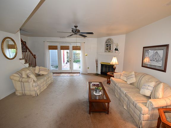 2nd image of 4904 Lurgan Pl