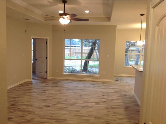 4th image of 2413 Country Oaks Cir