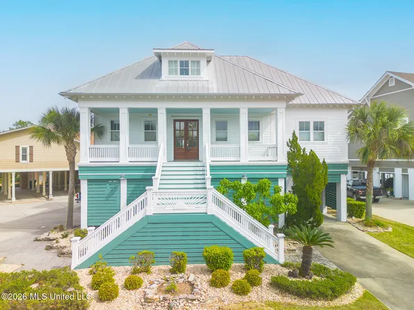 66 Bayou Cir, Gulfport, MS 39507