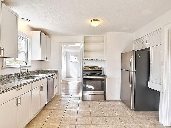 5th image of 2320 Hill Ave