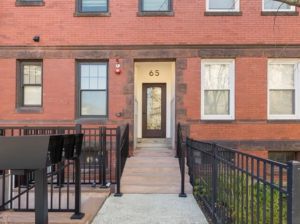 65 Pleasant St #3, Brookline, MA 02446