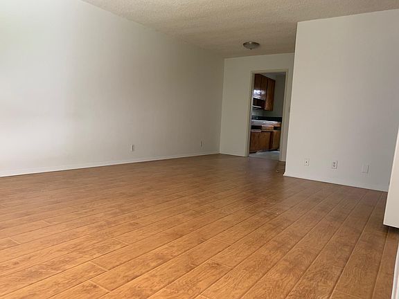 4th image of 818 12th St APT 1