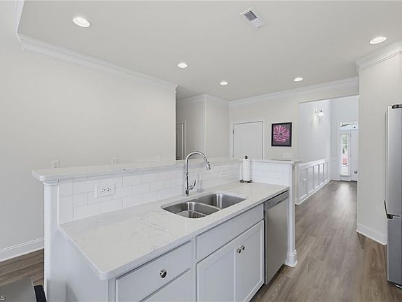 5th image of 3847 Thistleberry Rd