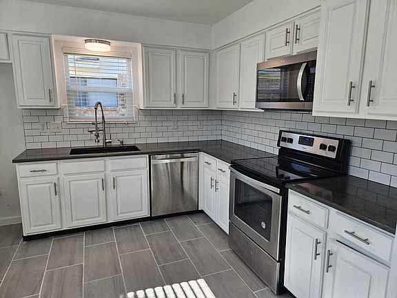 5th image of 809 Harvest Glen Dr