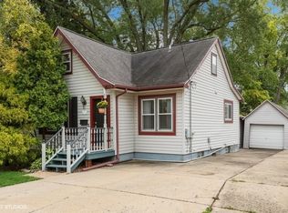 603 Ridgeland Ave, Woodstock, IL 60098