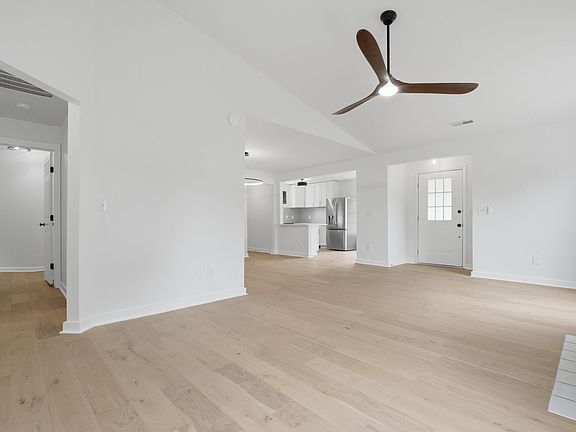 5th image of 2107 Presidio Dr