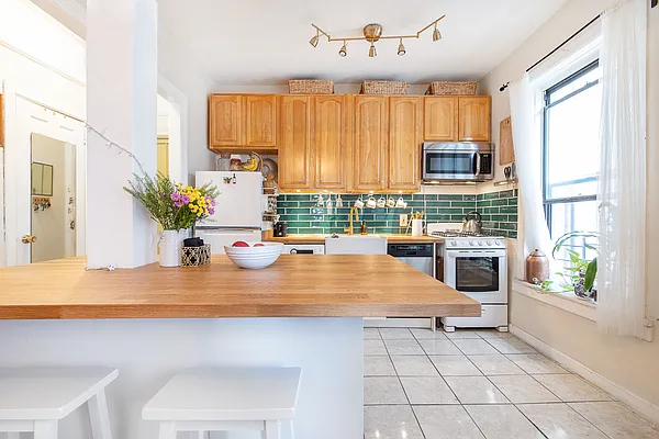 Sold by Brick&Mortar | media 2