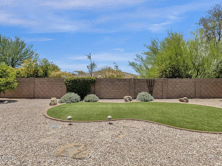 2403 E Robb Ln — Photo 38