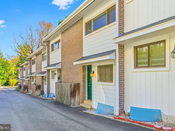 106 W Montgomery Ave Unit 8, Ardmore, PA 19003