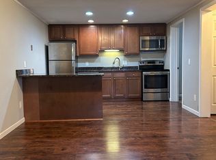 124 Waterbury Ct, Westland, MI 48186