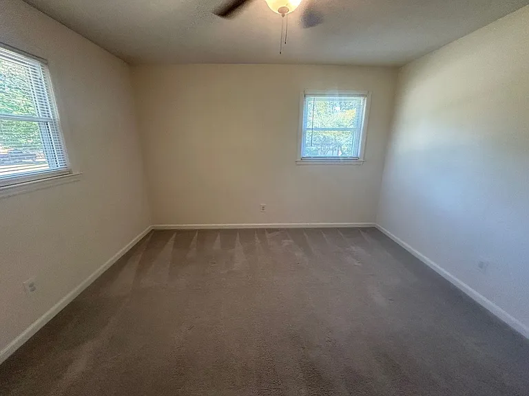 1015 Walters Ln — Photo 14